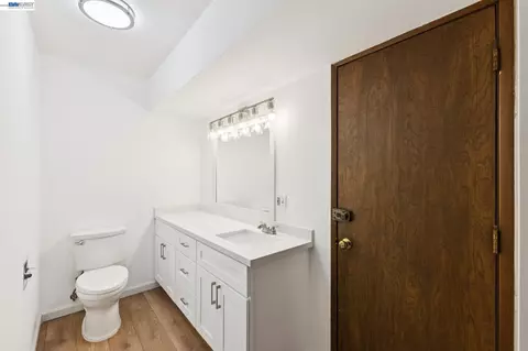 Bath - 1804 Sereno Dr, Vallejo, CA 94589 photo 4 of 5