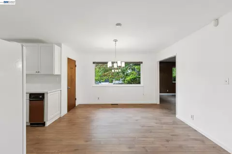 Living - 1804 Sereno Dr, Vallejo, CA 94589 photo 4 of 17