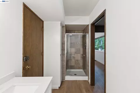 Bath - 1804 Sereno Dr, Vallejo, CA 94589 photo 5 of 5