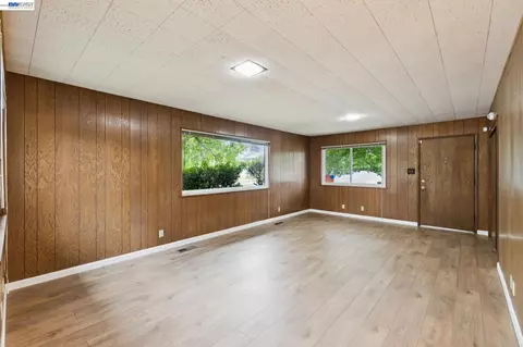 Living - 1804 Sereno Dr, Vallejo, CA 94589 photo 13 of 17