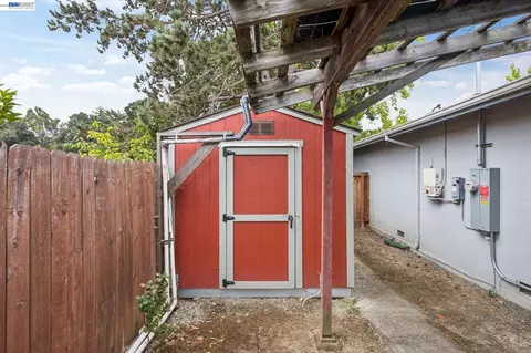 Exterior - 1804 Sereno Dr, Vallejo, CA 94589 photo 13 of 14