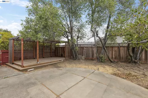Exterior - 1804 Sereno Dr, Vallejo, CA 94589 photo 10 of 14