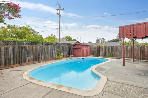 Exterior - 1804 Sereno Dr, Vallejo, CA 94589 photo 12 of 14