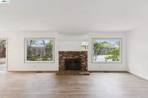 Living - 1804 Sereno Dr, Vallejo, CA 94589 photo 10 of 17
