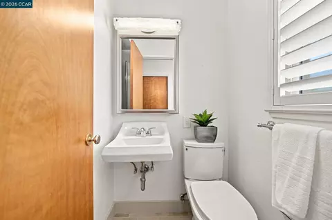 Bath - 13933 Velarde Dr, San Leandro, CA 94578 photo 1 of 3