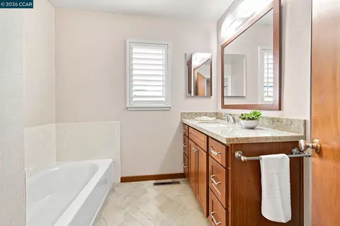 Bath - 13933 Velarde Dr, San Leandro, CA 94578 photo 3 of 3