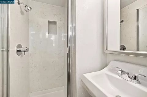 Bath - 13933 Velarde Dr, San Leandro, CA 94578 photo 2 of 3