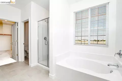 Bath - 516 Spruce Way, Oakley, CA 94561 photo 2 of 2