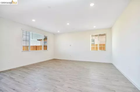 Living - 516 Spruce Way, Oakley, CA 94561 photo 1 of 3