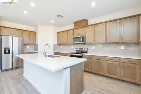 Kitchen - 516 Spruce Way, Oakley, CA 94561 photo 2 of 5