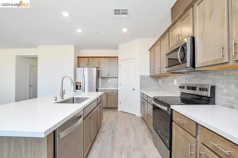 Kitchen - 516 Spruce Way, Oakley, CA 94561 photo 4 of 5