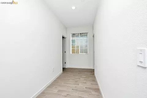 Entry Way - 516 Spruce Way, Oakley, CA 94561 photo 2 of 5
