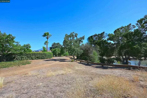 Exterior - 4836 Boxer Blvd, Concord, CA 94521 photo 7 of 7