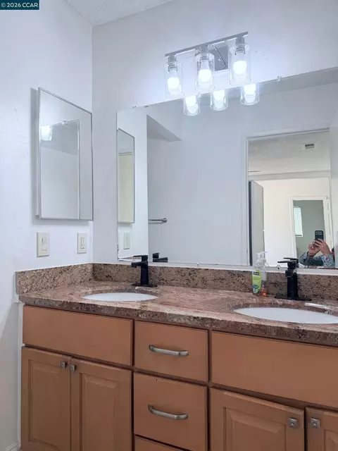 Bath - 1131 Langlie Ct, Rodeo, CA 94572 photo 3 of 4