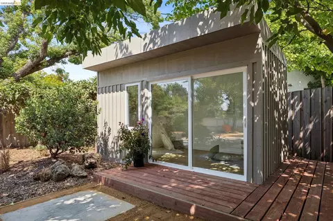 Exterior - 1057 Tuolumne St, Vallejo, CA 94590 photo 11 of 17