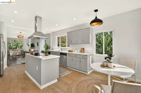 Kitchen - 1057 Tuolumne St, Vallejo, CA 94590 photo 5 of 7