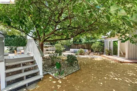 Exterior - 1057 Tuolumne St, Vallejo, CA 94590 photo 13 of 17