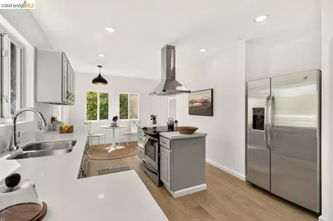 Kitchen - 1057 Tuolumne St, Vallejo, CA 94590 photo 6 of 7