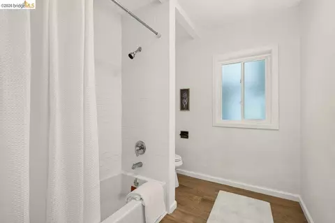 Bath - 1057 Tuolumne St, Vallejo, CA 94590 photo 2 of 6