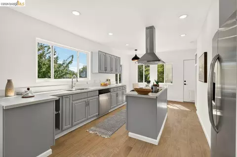 Kitchen - 1057 Tuolumne St, Vallejo, CA 94590 photo 7 of 7