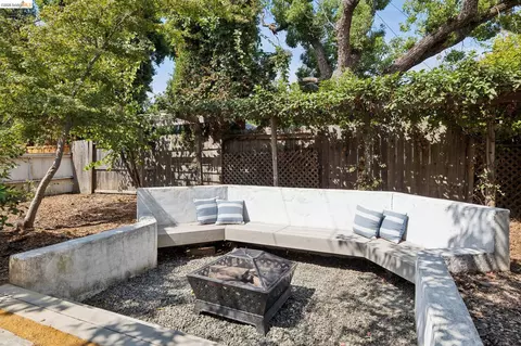 Exterior - 1057 Tuolumne St, Vallejo, CA 94590 photo 10 of 17