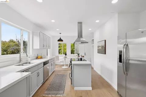 Kitchen - 1057 Tuolumne St, Vallejo, CA 94590 photo 3 of 7