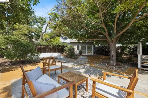 Exterior - 1057 Tuolumne St, Vallejo, CA 94590 photo 7 of 17