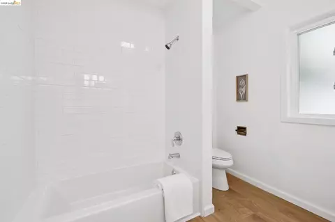 Bath - 1057 Tuolumne St, Vallejo, CA 94590 photo 3 of 6