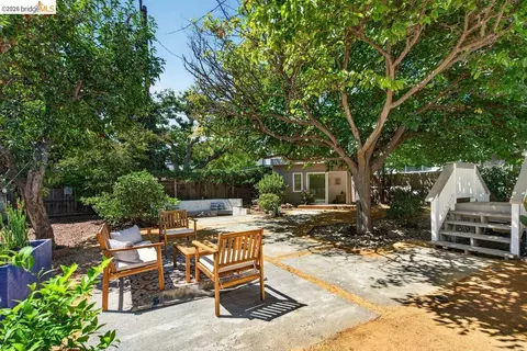 Exterior - 1057 Tuolumne St, Vallejo, CA 94590 photo 15 of 17