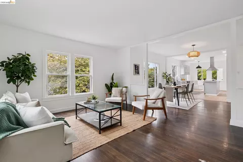 Living - 1057 Tuolumne St, Vallejo, CA 94590 photo 1 of 5