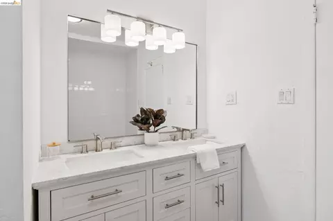 Bath - 1057 Tuolumne St, Vallejo, CA 94590 photo 1 of 6