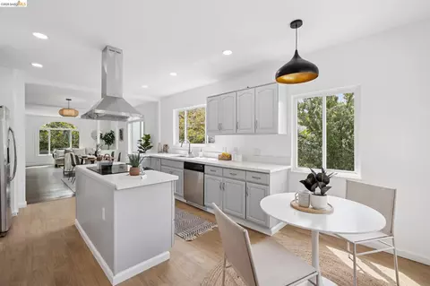 Kitchen - 1057 Tuolumne St, Vallejo, CA 94590 photo 2 of 7