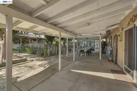 Exterior - 1427 Snyder St, Manteca, CA 95336 photo 7 of 10