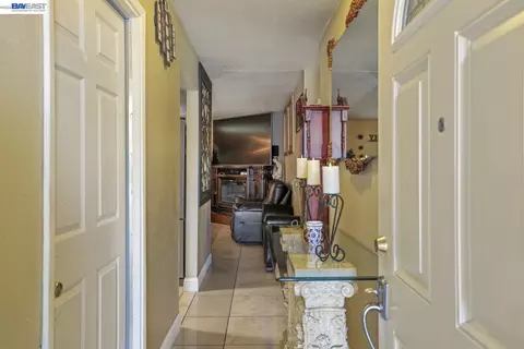 Entry Way - 1427 Snyder St, Manteca, CA 95336 photo 1 of 1