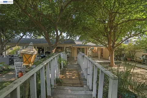 Exterior - 1427 Snyder St, Manteca, CA 95336 photo 8 of 10