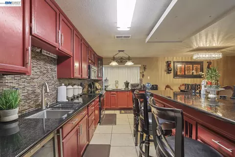 Kitchen - 1427 Snyder St, Manteca, CA 95336 photo 3 of 3