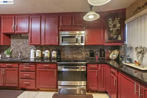 Kitchen - 1427 Snyder St, Manteca, CA 95336 photo 1 of 3
