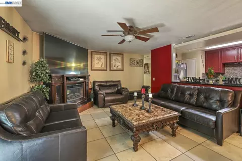 Living - 1427 Snyder St, Manteca, CA 95336 photo 1 of 2