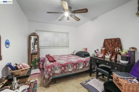 Bedroom - 1427 Snyder St, Manteca, CA 95336 photo 2 of 4