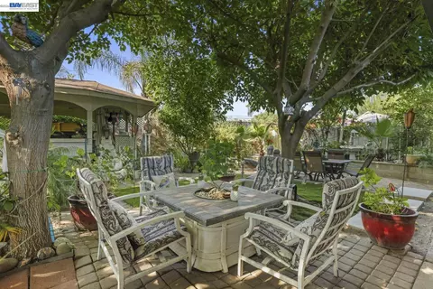 Exterior - 1427 Snyder St, Manteca, CA 95336 photo 10 of 10