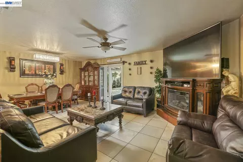 Living - 1427 Snyder St, Manteca, CA 95336 photo 2 of 2