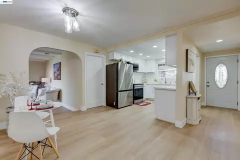 Entry Way - 34312 Cornwallis Ct, Fremont, CA 94555 photo 4 of 5