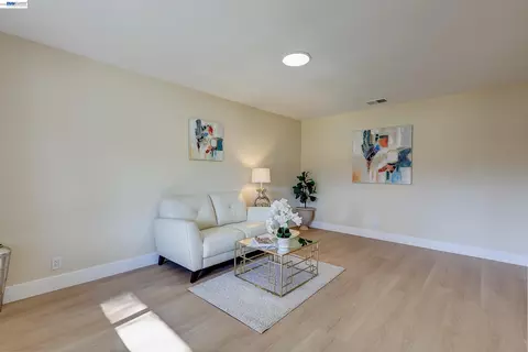 Living - 34312 Cornwallis Ct, Fremont, CA 94555 photo 2 of 11