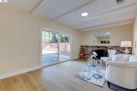 Living - 34312 Cornwallis Ct, Fremont, CA 94555 photo 6 of 11