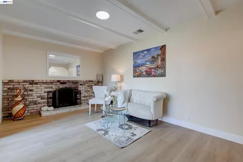 Living - 34312 Cornwallis Ct, Fremont, CA 94555 photo 7 of 11