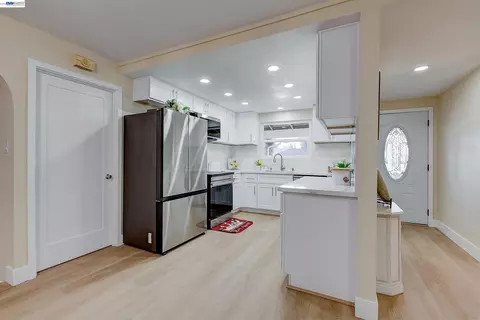 Kitchen - 34312 Cornwallis Ct, Fremont, CA 94555 photo 1 of 7