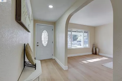 Entry Way - 34312 Cornwallis Ct, Fremont, CA 94555 photo 3 of 5
