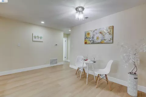 Dining - 34312 Cornwallis Ct, Fremont, CA 94555 photo 1 of 2