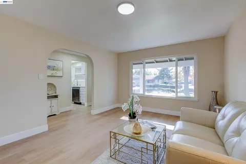 Living - 34312 Cornwallis Ct, Fremont, CA 94555 photo 5 of 11