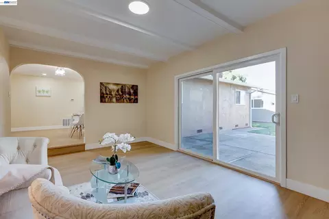 Living - 34312 Cornwallis Ct, Fremont, CA 94555 photo 9 of 11